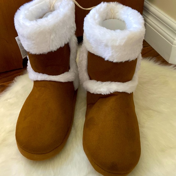 🆕 Faux Fur Trim Bootie Slippers in size 7-8 - Picture 1 of 8